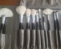 Thanh lí bộ cọ Clio trang điểm